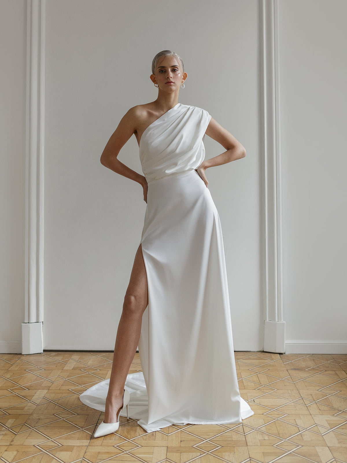 Nika asymmetric one-shoulder viscose wedding dress detail