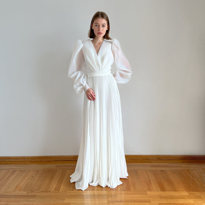 Robe de mariée en dentelle à col haut
