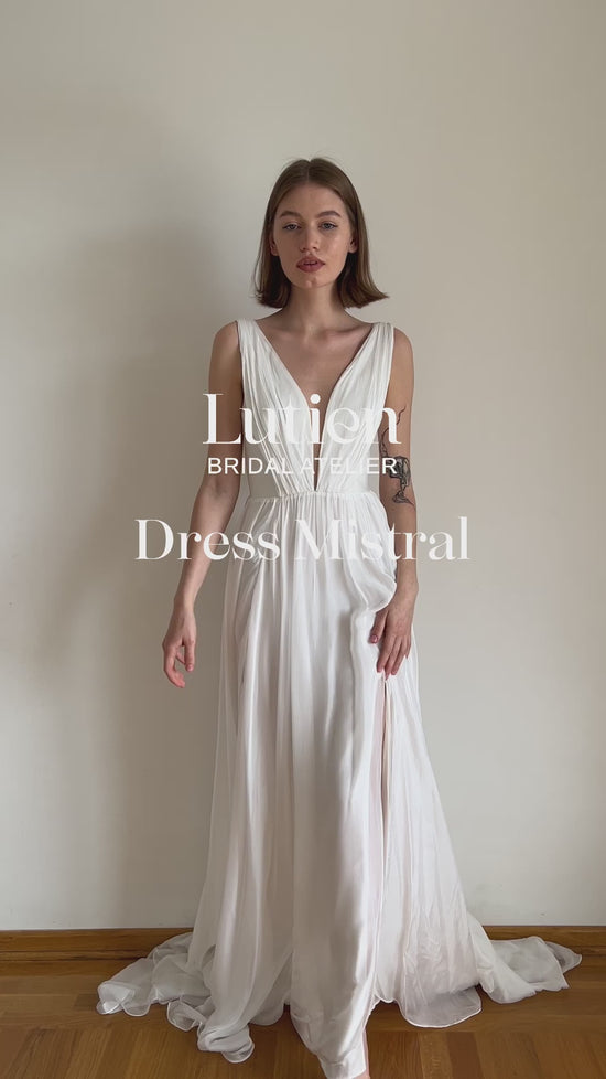 Chiffon wedding dress slit skirt