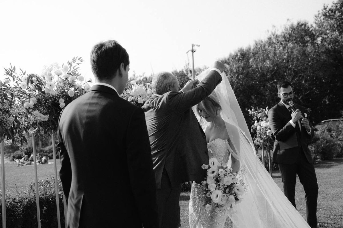 La beauté de la collaboration d'une mariée dans la création de sa robe de mariée de rêve