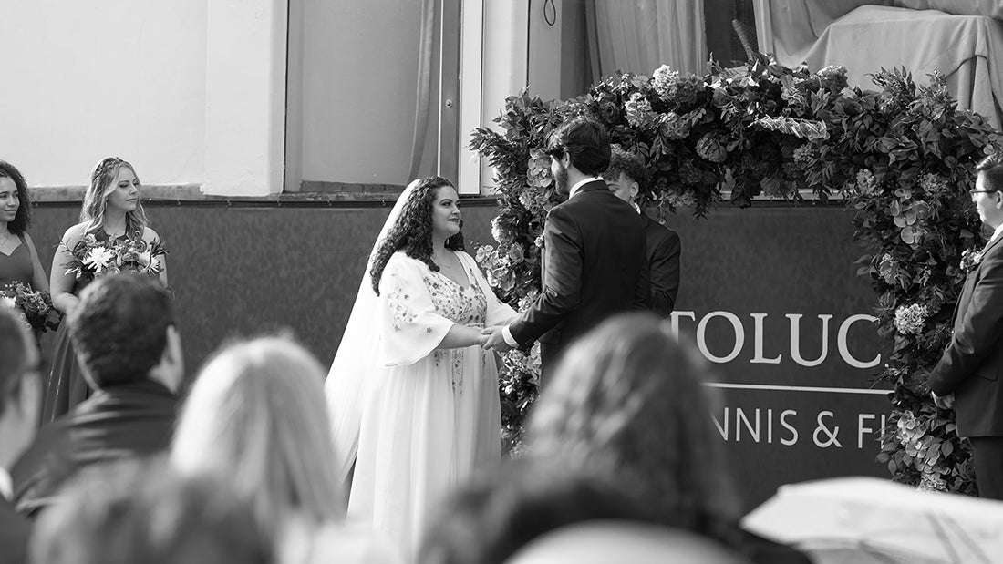 Une histoire d’amour et de créativité : la robe de mariée couleur crème d’Allyson
