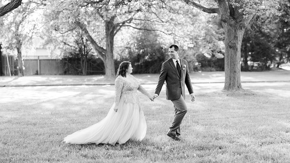 De la vision à la réalité : la robe de mariée de Jessica pour un mariage au jardin