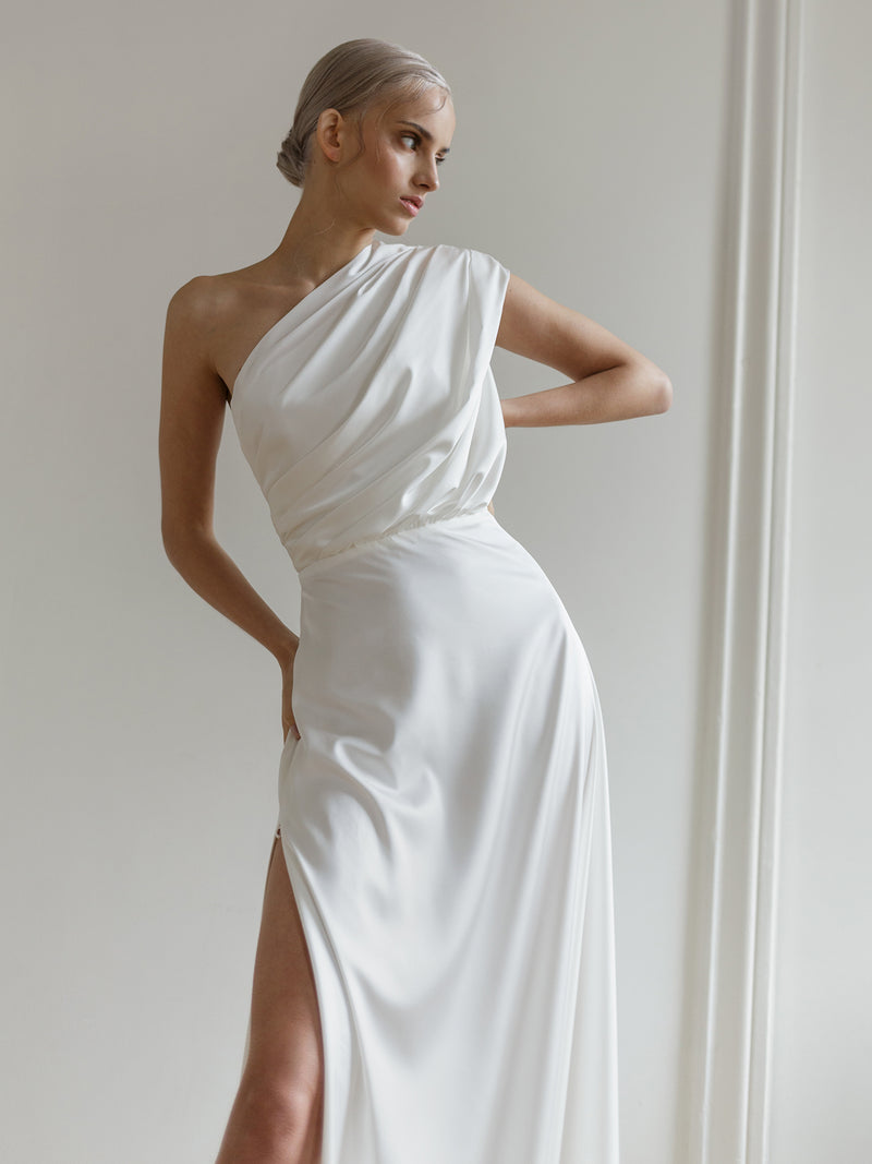 Robe de mariée à une épaule