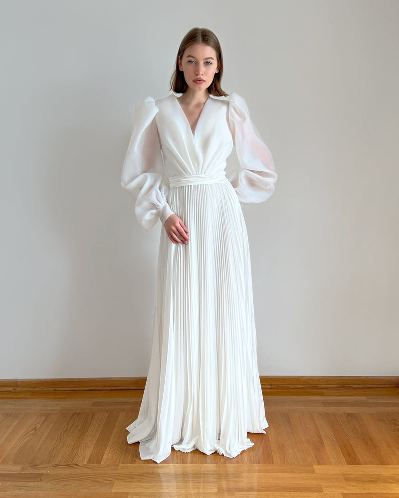 Robe de mariée en dentelle à col haut