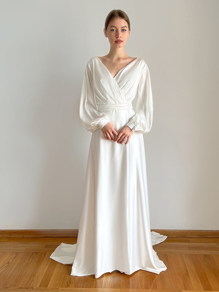 Détail de la robe de mariée portefeuille Samantha Light en satin de viscose