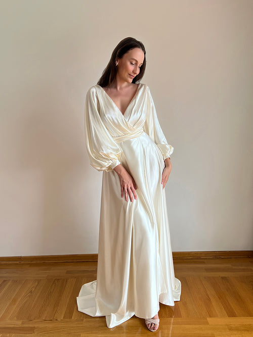 Robe de mariée à manches évêques