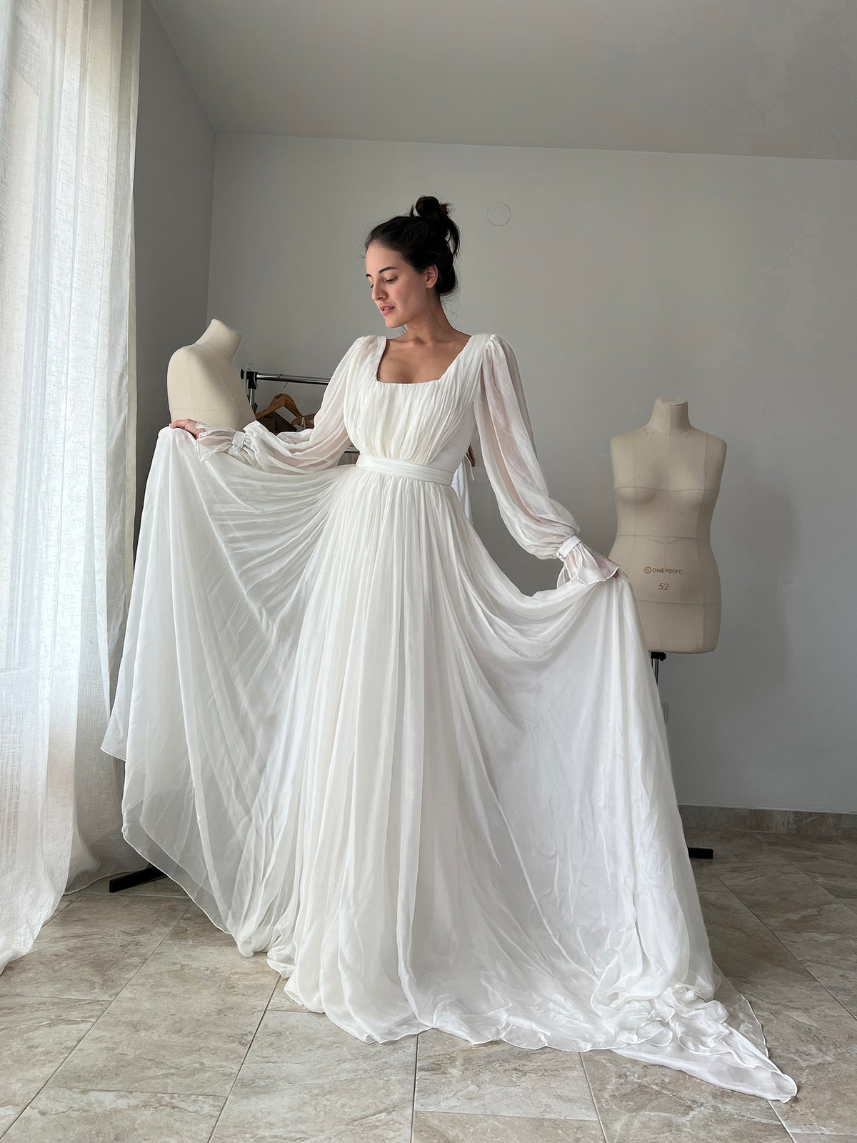 Nymph chiffon wedding dress puff sleeve and flowing skirt