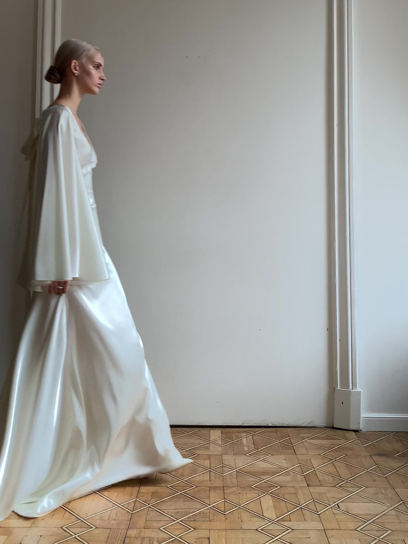 Angel sleeve wedding dress long train